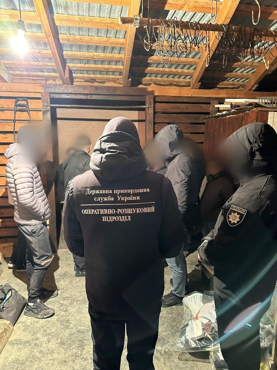 На Закарпатті на березі Тиси затримали переправника з клієнтами